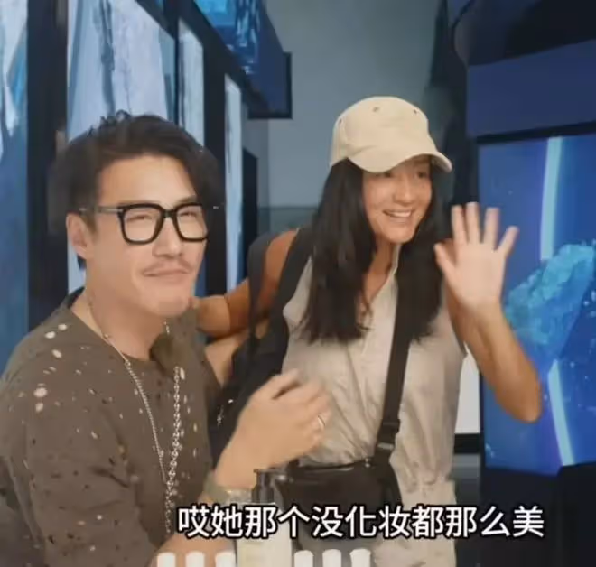 7月30日,胡兵瞿穎登上熱搜!這對昔日老搭檔在直播間再次同框了