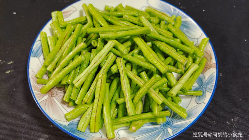 腐竹和它完美結合!意想不到的美味,5分鐘炒一盤,高鈣高蛋白,還是道下飯菜