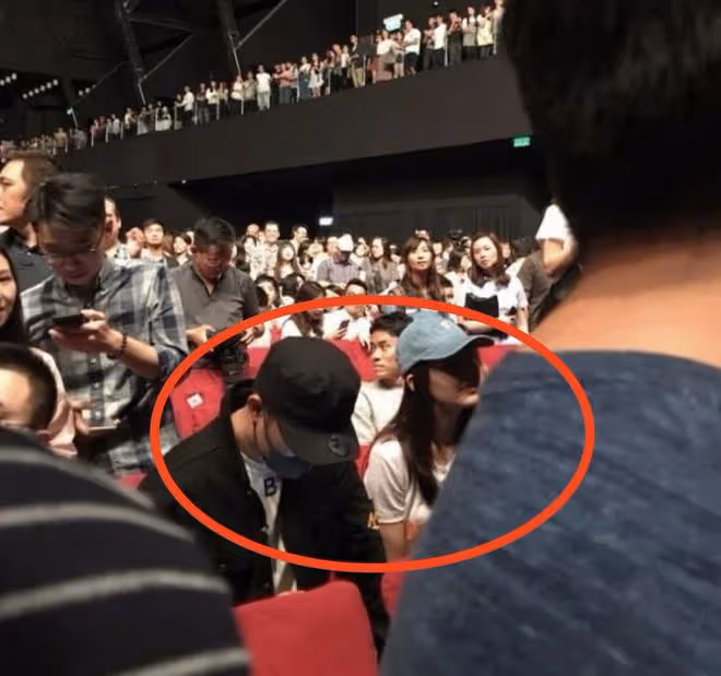陳赫帶張子萱看鹿晗演唱會，夫妻熱聊甜秀恩愛，陳赫鹿晗搞笑互動