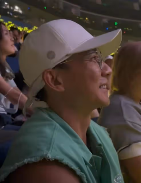 陳赫帶張子萱看鹿晗演唱會，夫妻熱聊甜秀恩愛，陳赫鹿晗搞笑互動