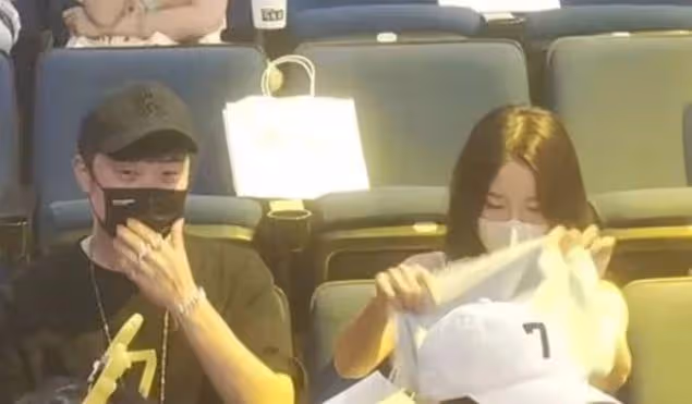 陳赫帶老婆看鹿晗演唱會,39歲張子萱保養得當,評論區卻遭到翻車