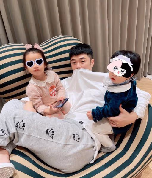 陳赫帶老婆看鹿晗演唱會,39歲張子萱保養得當,評論區卻遭到翻車