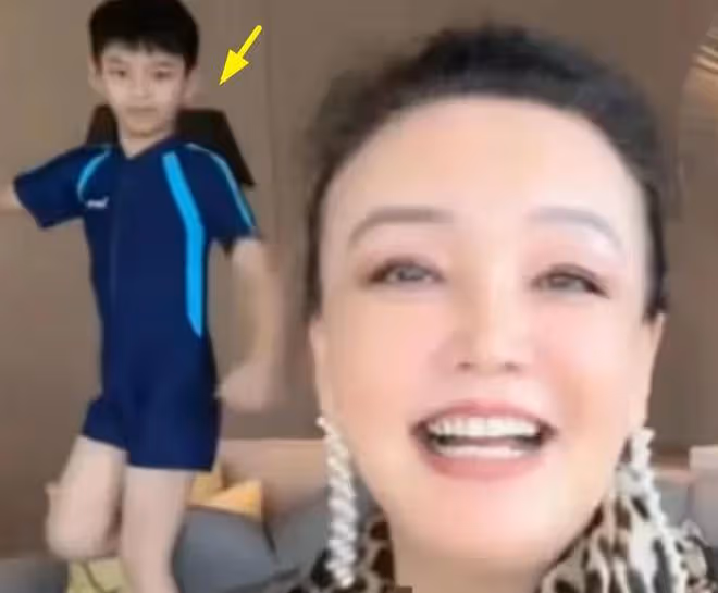 張蘭被大S警告!本人淡定逛街被偶遇,精氣神十足衣品不輸辣妹!