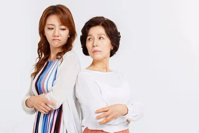 婆婆:住我家就該伺候我女兒;兒媳:你兒求我住的,我有房明天搬
