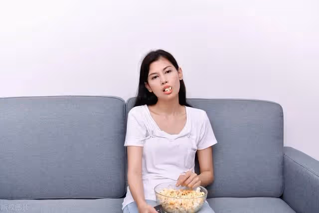 婆婆:住我家就該伺候我女兒;兒媳:你兒求我住的,我有房明天搬