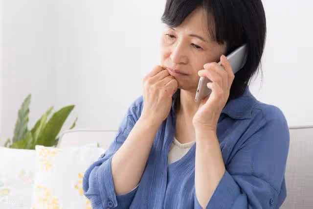 婆婆嫌小兒媳生丫頭財產給大兒媳,小兒媳有錢後婆婆要100萬買房