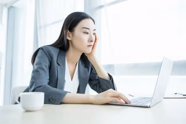 婆婆嫌小兒媳生丫頭財產給大兒媳,小兒媳有錢後婆婆要100萬買房