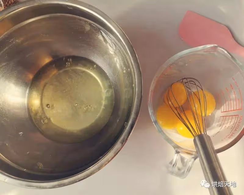 魚場主丨冰爽細膩，入口即化的草莓白玉卷，粉嫩嫩顏色自帶仙氣~