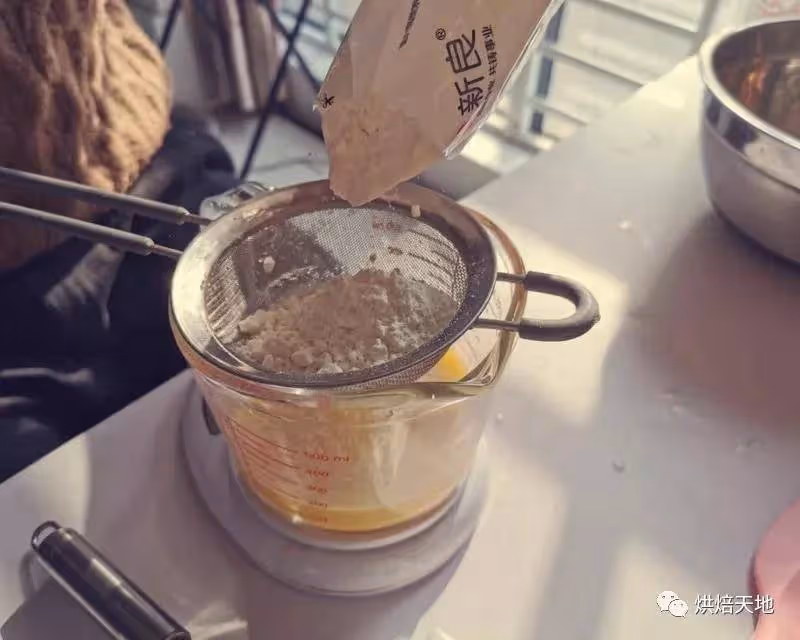 魚場主丨冰爽細膩，入口即化的草莓白玉卷，粉嫩嫩顏色自帶仙氣~