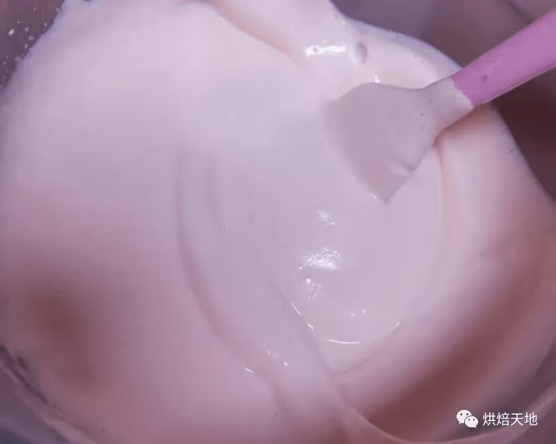 魚場主丨冰爽細膩，入口即化的草莓白玉卷，粉嫩嫩顏色自帶仙氣~