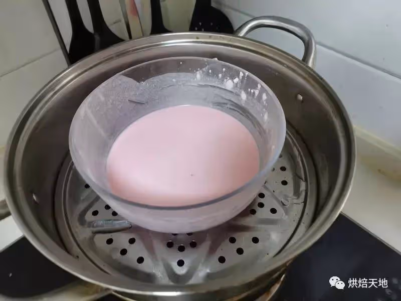 魚場主丨冰爽細膩，入口即化的草莓白玉卷，粉嫩嫩顏色自帶仙氣~