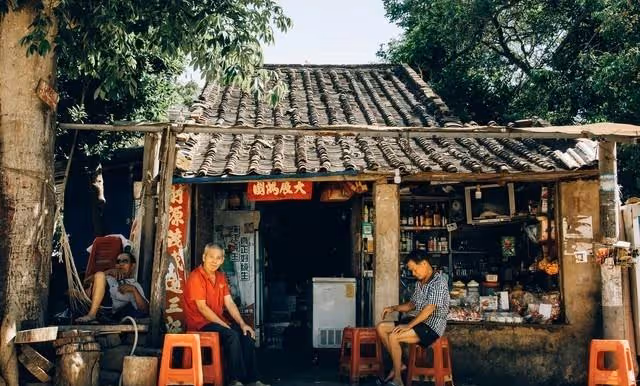 大爺把家產全給兒子,5年後住院女兒拒絕照顧:我只是外人