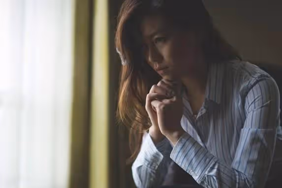 婆婆當面羞辱我,妯娌為我出氣,婆婆鬧自殺,老公:快跟我媽道歉