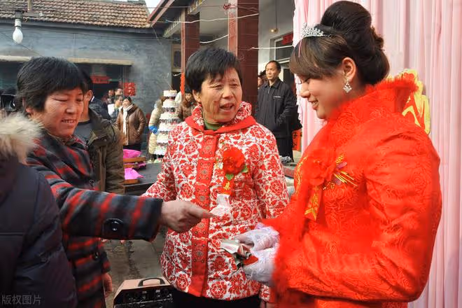 過去結婚一般找本村或鄰村人,現在多是遠娶遠嫁,一些親戚走斷了