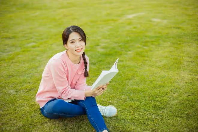 單身漢撿拾女棄嬰撫養成人,女孩談朋友時說:誰娶她必須帶上養父