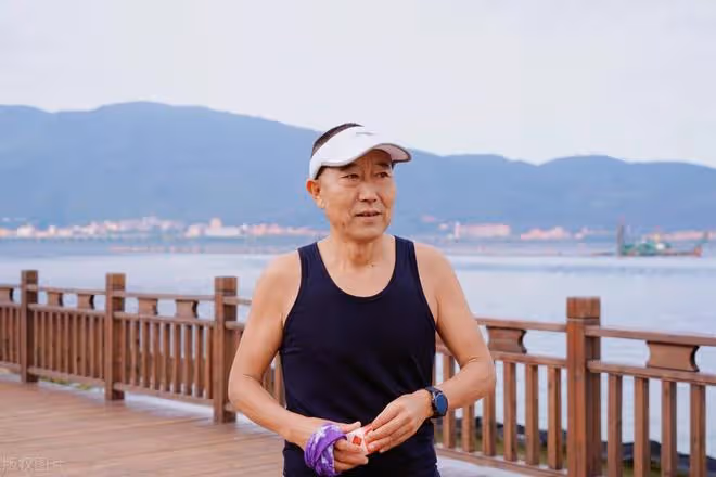 老漢為了好玩發徵婚啟事,家裡的錢快被掏空了,有些女人臉皮真厚