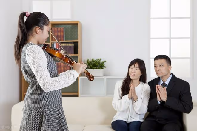 父母退休金高,要對父母好點!兒子結婚半年後父母卻和兒子分家