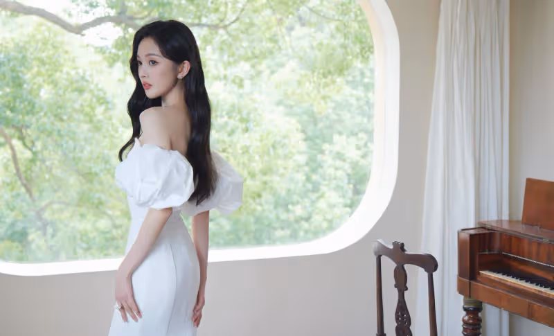 吳宣儀白筒人魚裙造型，瑰麗七彩眼，甜美浪漫