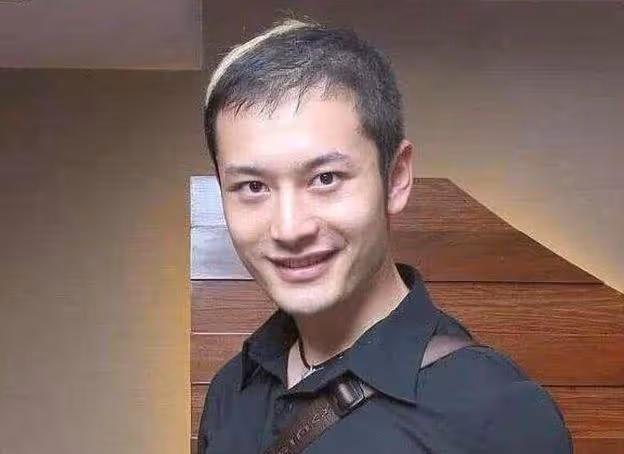 黃曉明《中餐廳》假髮套穿幫，脖子上方頭髮奇怪，像戴了一頂帽子
