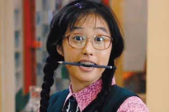 她本該大紅大紫，卻因一張自拍遭張藝謀封，如今嫁人生娃被遺忘