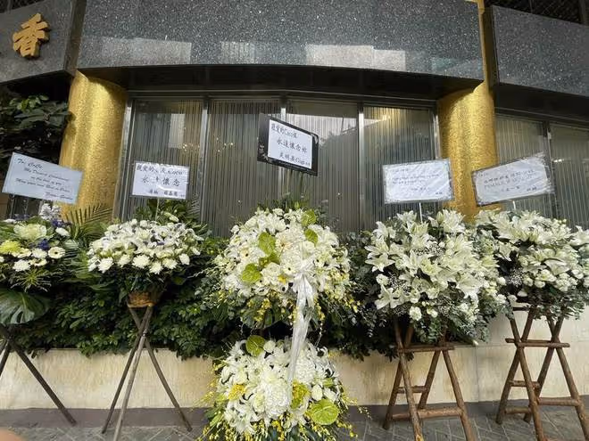 李玟喪禮告別儀式現場:親友送花海悼念,場面哀戚也充滿著溫馨