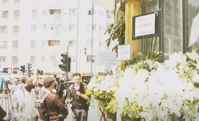 李玟喪禮告別儀式現場:親友送花海悼念,場面哀戚也充滿著溫馨