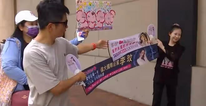 李玟喪禮告別儀式現場：親友送花海悼念，場面哀戚也充滿著溫馨