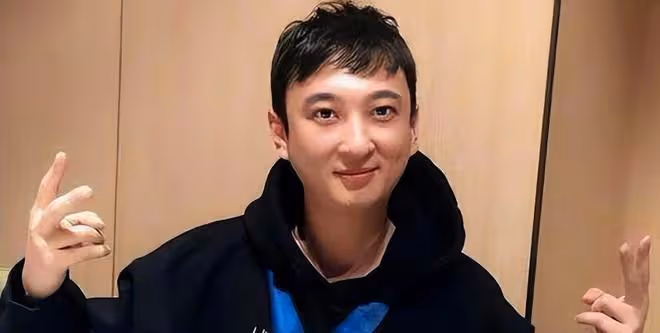 35歲王思聰當爹了?手抱嬰兒畫面曝光,發文者稱他是好男人好爸爸