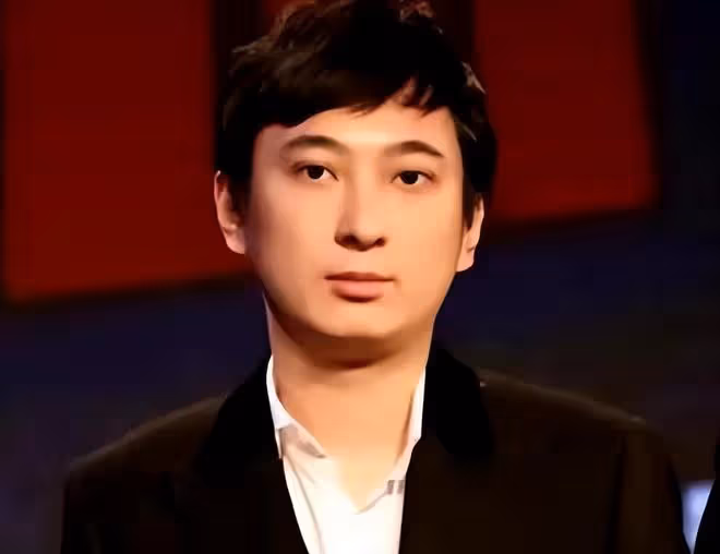 35歲王思聰當爹了?手抱嬰兒畫面曝光,發文者稱他是好男人好爸爸