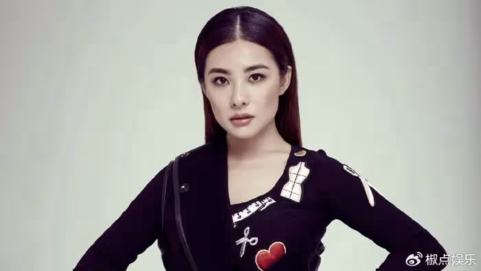 36歲結4次婚，卻嫁給同一人，老公身份曝光，她嫁得比郭晶晶還好