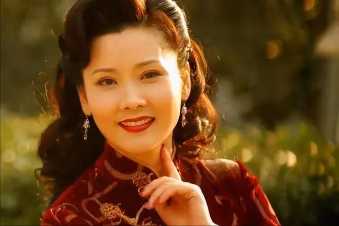 被5位女星驚艷到：白髮不染，不整科技臉，用鬆弛感詮釋優雅老去