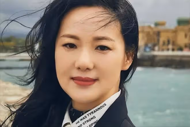 被5位女星驚艷到:白髮不染,不整科技臉,用鬆弛感詮釋優雅老去