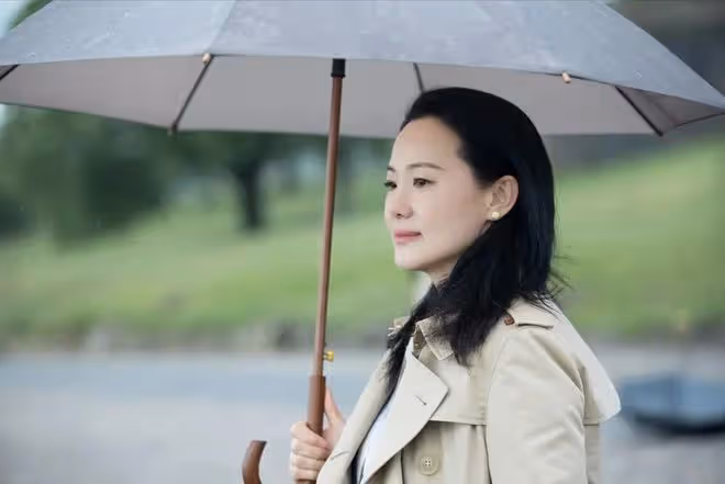 被5位女星驚艷到:白髮不染,不整科技臉,用鬆弛感詮釋優雅老去