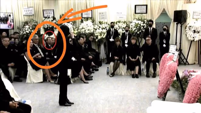 李玟追思會突發意外:直播結束忘關麥,姐姐怒斥李玟老公害死李玟