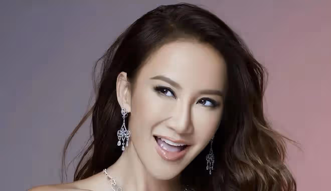 李玟追悼會:蕭亞軒哭不停,李玟老公和繼女坐第二排,媽媽未到場