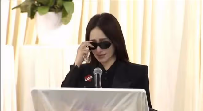 李玟葬禮進行時:蕭亞軒致辭全程泣不成聲,李玟曾說會保護蕭亞軒