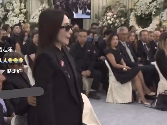 李玟葬禮進行時:蕭亞軒致辭全程泣不成聲,李玟曾說會保護蕭亞軒