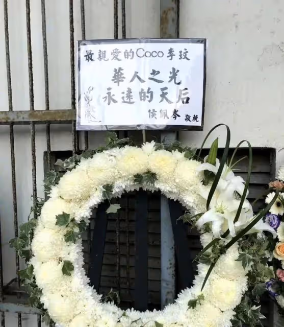 李玟葬禮進行時:蕭亞軒致辭全程泣不成聲,李玟曾說會保護蕭亞軒