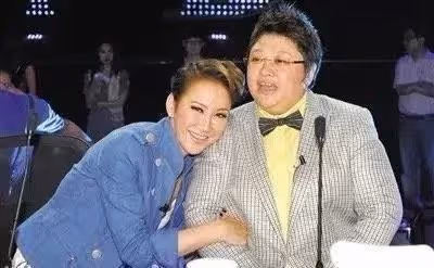 李玟葬禮進行時:蕭亞軒致辭全程泣不成聲,李玟曾說會保護蕭亞軒