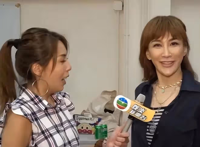 李玟二姐再惹爭議,追悼會現場笑容滿面,對Bruce態度大幅度反轉