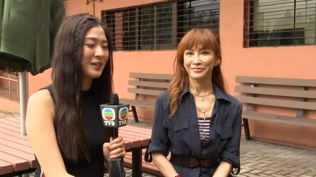 李玟二姐再惹爭議,追悼會現場笑容滿面,對Bruce態度大幅度反轉