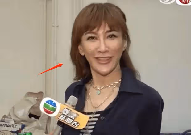 眾星參加李玟追思會,蕭亞軒發言多次哽咽,韓紅狀態不佳要人攙扶