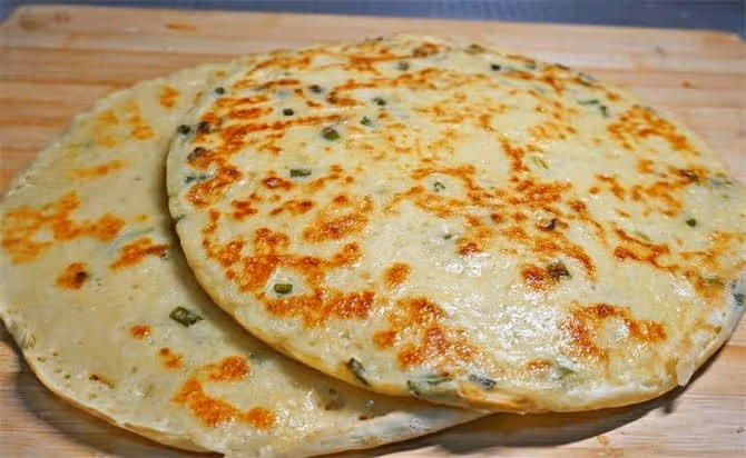 發麵餅夏天新吃法,不揉面,不擀麵,好吃有嚼頭,兩張就夠全家吃