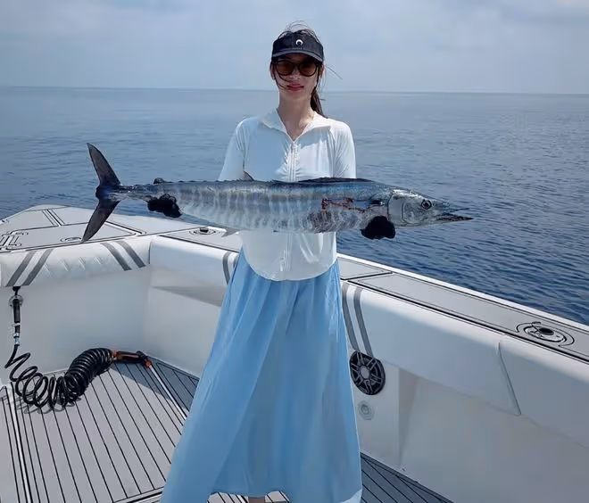 36歲袁姍姍曬馬爾地夫旅行照,穿比基尼身材絕美,A4腰馬甲線搶鏡