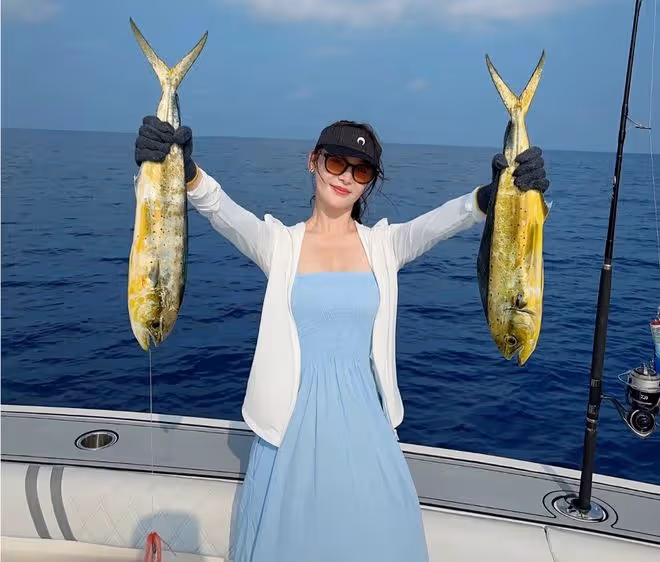 36歲袁姍姍曬馬爾地夫旅行照,穿比基尼身材絕美,A4腰馬甲線搶鏡