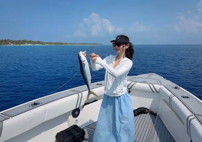 36歲袁姍姍曬馬爾地夫旅行照,穿比基尼身材絕美,A4腰馬甲線搶鏡