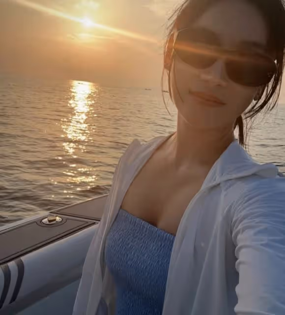 36歲袁姍姍曬馬爾地夫旅行照,穿比基尼身材絕美,A4腰馬甲線搶鏡