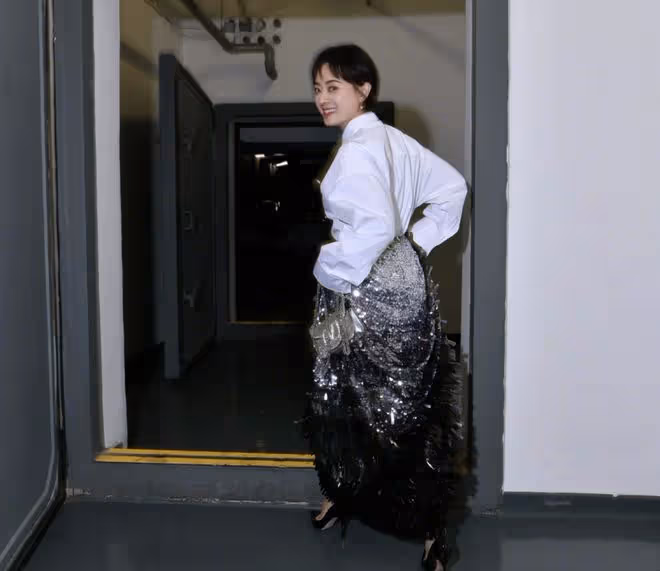 孫儷工作帶娃兩不誤!穿美人魚裙獲女兒讚美,兒子親自為媽媽掌鏡