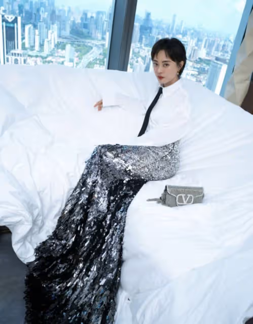 孫儷工作帶娃兩不誤！穿美人魚裙獲女兒讚美，兒子親自為媽媽掌鏡