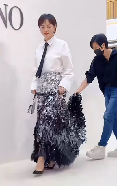 孫儷工作帶娃兩不誤！穿美人魚裙獲女兒讚美，兒子親自為媽媽掌鏡